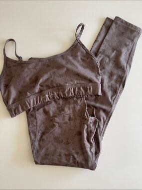 Alphalete Taupe Camo Seamless Sports Bra and Leggings Set